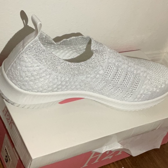 White - Picture 3 of 3